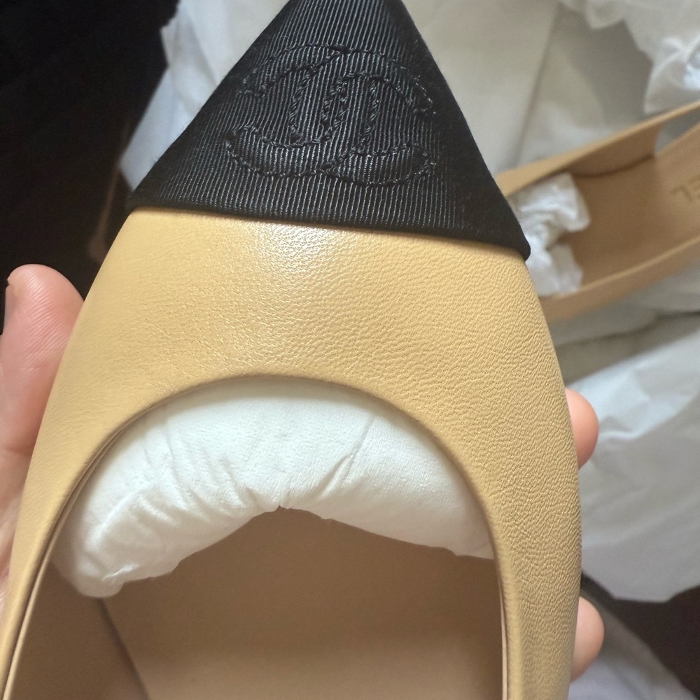 CHANEL Two-Tone Beige and Black Heels - Picture 9 of 12